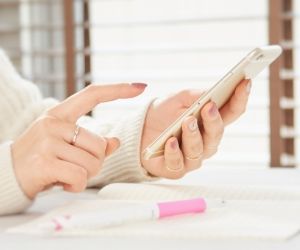 大自然の中にひっそりと佇むフットケアやドイツ式フットケアや角質ケアやペディグラスが受けられるフットケアサロン心逢は川崎や横浜やたまプラーザや渋谷からもアクセスよく田園都市線溝の口駅から徒歩５分のフィオーレの森の中にあり、四季折々の表情を楽しめますのでメールでのご予約